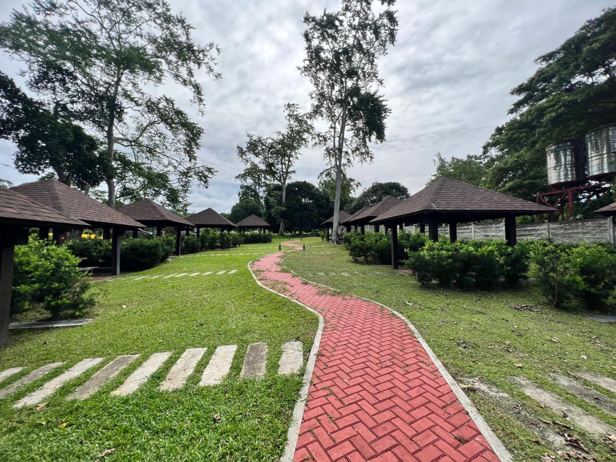 Crusoe Cabins Costa Azalea Samal Buitenkant foto